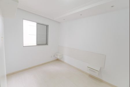 Quarto 2 de apartamento para alugar com 2 quartos, 45m² em Parque Senhor do Bonfim, Taubaté