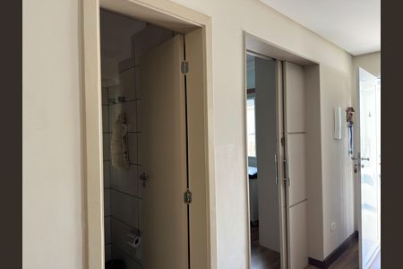 Casa de condomínio para alugar com 135m², 4 quartos e 3 vagas Casa de condomínio para alugar com 135m², 4 quartos e 3 vagasCorredor