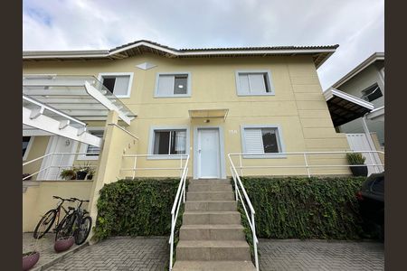 Casa de condomínio para alugar com 135m², 4 quartos e 3 vagas Casa de condomínio para alugar com 135m², 4 quartos e 3 vagasFachada