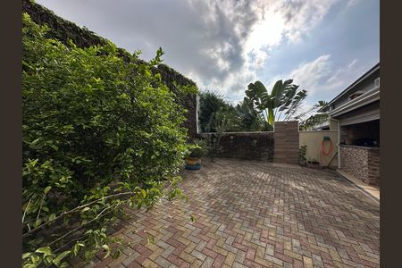 Casa de condomínio para alugar com 135m², 4 quartos e 3 vagas Casa de condomínio para alugar com 135m², 4 quartos e 3 vagasQuintal