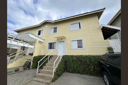 Casa de condomínio para alugar com 135m², 4 quartos e 3 vagas Casa de condomínio para alugar com 135m², 4 quartos e 3 vagasFachada