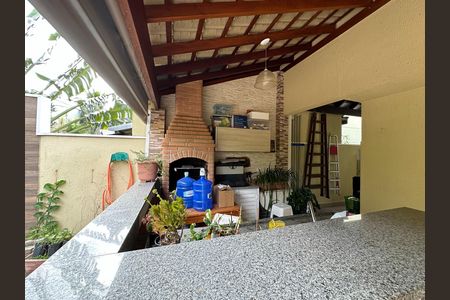 Casa de condomínio para alugar com 135m², 4 quartos e 3 vagas Casa de condomínio para alugar com 135m², 4 quartos e 3 vagasChurrasqueira