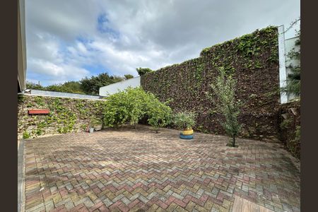 Casa de condomínio para alugar com 135m², 4 quartos e 3 vagas Casa de condomínio para alugar com 135m², 4 quartos e 3 vagasQuintal