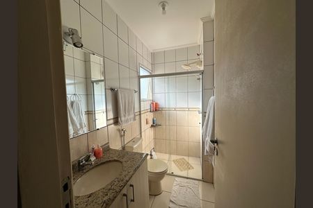 Casa de condomínio para alugar com 135m², 4 quartos e 3 vagas Casa de condomínio para alugar com 135m², 4 quartos e 3 vagasBanheiro da Suíte