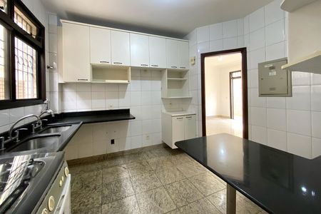 Apartamento à venda com 218m², 4 quartos e 3 vagas