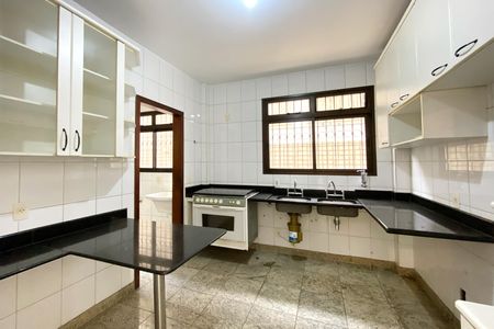 Apartamento à venda com 218m², 4 quartos e 3 vagas