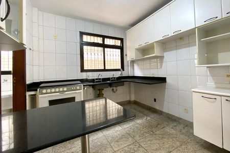 Apartamento à venda com 218m², 4 quartos e 3 vagas