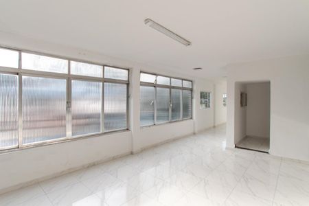 Casa para alugar com 320m², 3 quartos e 1 vaga Casa para alugar com 320m², 3 quartos e 1 vagaSala