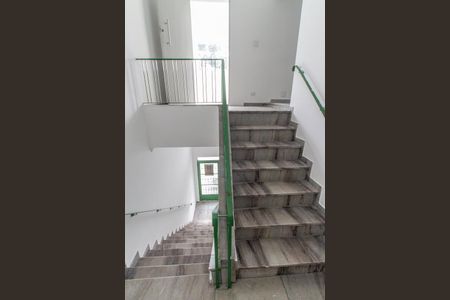 Casa para alugar com 320m², 3 quartos e 1 vaga Casa para alugar com 320m², 3 quartos e 1 vagaEscada