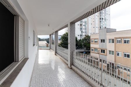 Casa para alugar com 320m², 3 quartos e 1 vaga Casa para alugar com 320m², 3 quartos e 1 vagaVaranda