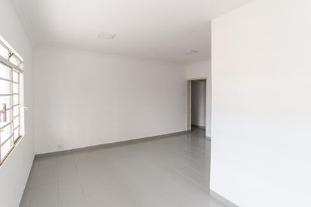 Casa para alugar com 320m², 3 quartos e 1 vaga Casa para alugar com 320m², 3 quartos e 1 vagaSala de Jantar