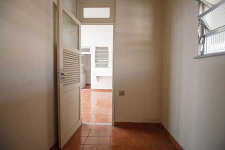 Apartamento à venda com 286m², 7 quartos e 1 vaga Apartamento à venda com 286m², 7 quartos e 1 vagaQuarto de Serviço