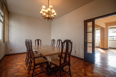 Apartamento à venda com 286m², 7 quartos e 1 vaga Apartamento à venda com 286m², 7 quartos e 1 vagaSala de Jantar