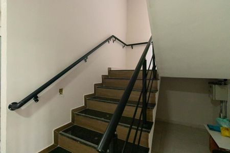 Apartamento à venda com 40m², 2 quartos e sem vaga Apartamento à venda com 40m², 2 quartos e sem vagaEscada