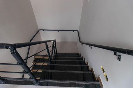 Apartamento à venda com 40m², 2 quartos e sem vaga Apartamento à venda com 40m², 2 quartos e sem vagaEscada