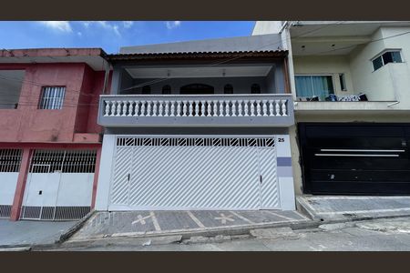 Casa para alugar com 130m², 3 quartos e 1 vaga Casa para alugar com 130m², 3 quartos e 1 vagaFachada