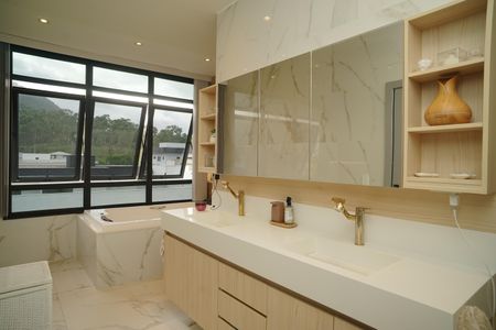 Casa de condomínio para alugar com 442m², 6 quartos e 3 vagasBanheiro da Suíte 1