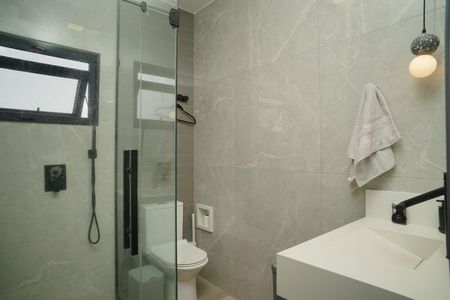 Casa de condomínio para alugar com 442m², 6 quartos e 3 vagasBanheiro da Suíte 3