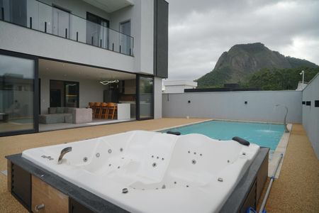 Casa de condomínio para alugar com 442m², 6 quartos e 3 vagasÁrea externa