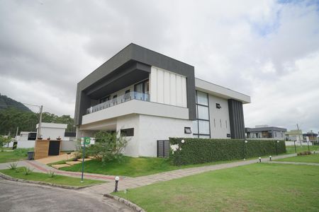Casa de condomínio para alugar com 442m², 6 quartos e 3 vagasFachada