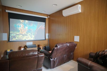 Casa de condomínio para alugar com 442m², 6 quartos e 3 vagasSala de TV