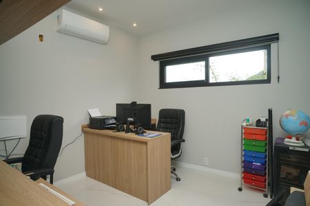 Casa de condomínio para alugar com 442m², 6 quartos e 3 vagasEscritório