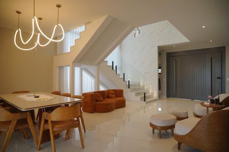 Sala de casa de condomínio para alugar com 4 quartos, 370m² em Cajueiros, Maricá