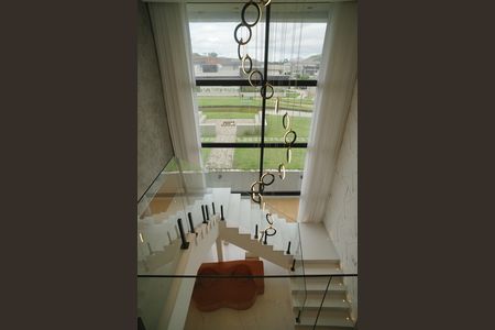 Casa de condomínio para alugar com 442m², 6 quartos e 3 vagasEscada