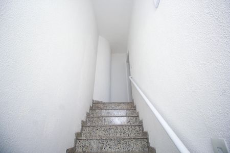 Apartamento para alugar com 69m², 2 quartos e 1 vaga Apartamento para alugar com 69m², 2 quartos e 1 vagaEscada