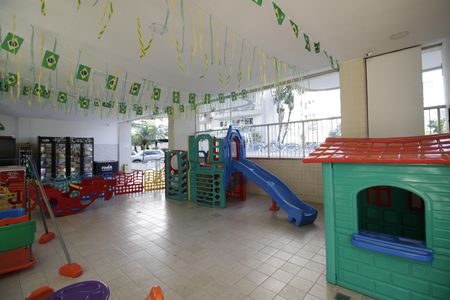 Apartamento à venda com 115m², 2 quartos e 2 vagasÁrea comum - Playground