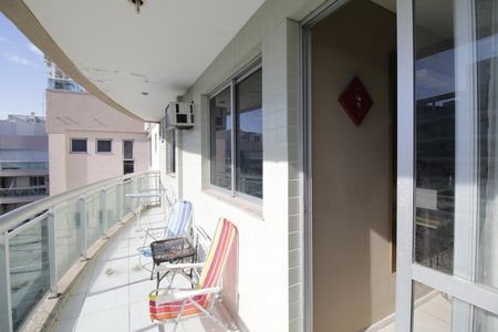 Apartamento à venda com 115m², 2 quartos e 2 vagasVaranda