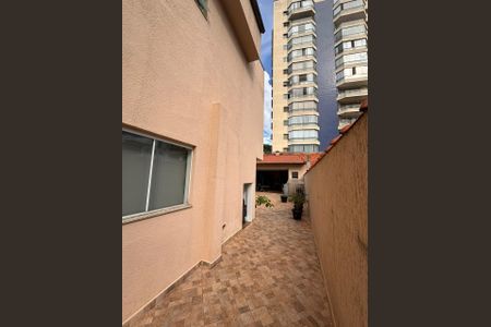 Casa à venda com 240m², 2 quartos e 3 vagas Casa à venda com 240m², 2 quartos e 3 vagasÁrea externa