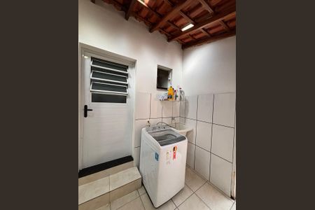 Casa à venda com 240m², 2 quartos e 3 vagas Casa à venda com 240m², 2 quartos e 3 vagasÁrea de Serviço
