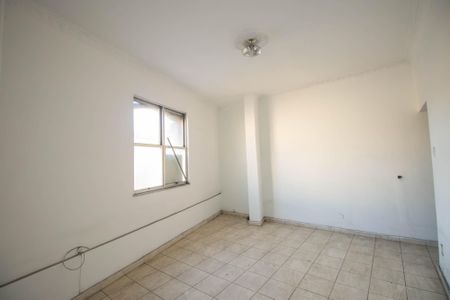 Sala de apartamento para alugar com 1 quarto, 60m² em Venda da Cruz, São Gonçalo