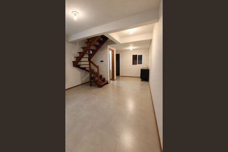 Sala / Cozinha de casa de condomínio para alugar com 2 quartos, 55m² em Ponta Grossa, Porto Alegre