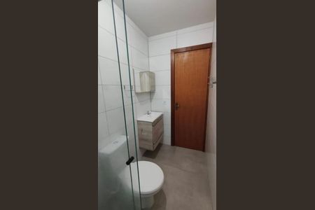 Banheiro de casa de condomínio para alugar com 2 quartos, 55m² em Ponta Grossa, Porto Alegre
