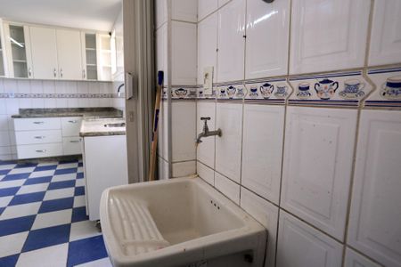 Apartamento para alugar com 197m², 3 quartos e 1 vagaÁrea de Serviço