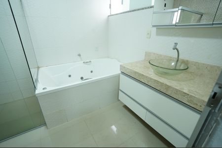 Casa para alugar com 239m², 3 quartos e 4 vagas