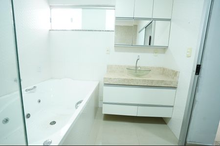 Casa para alugar com 239m², 3 quartos e 4 vagas