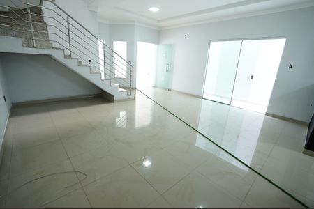 Casa para alugar com 239m², 3 quartos e 4 vagas