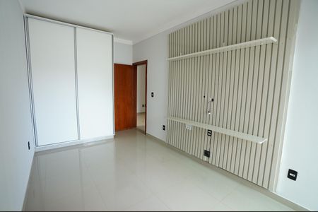 Casa para alugar com 239m², 3 quartos e 4 vagas