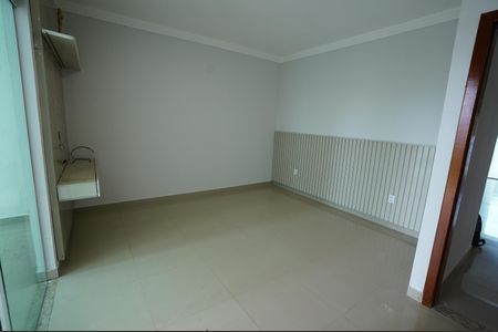 Casa para alugar com 239m², 3 quartos e 4 vagas