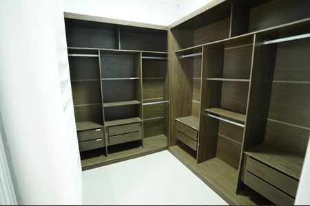 Casa para alugar com 239m², 3 quartos e 4 vagas