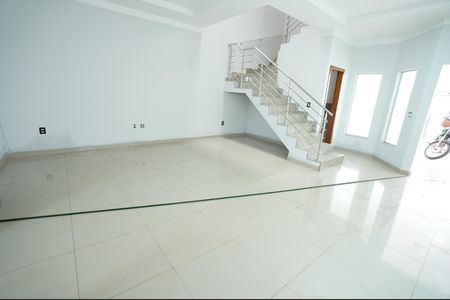 Casa para alugar com 239m², 3 quartos e 4 vagas