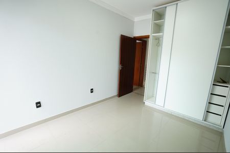 Casa para alugar com 239m², 3 quartos e 4 vagas