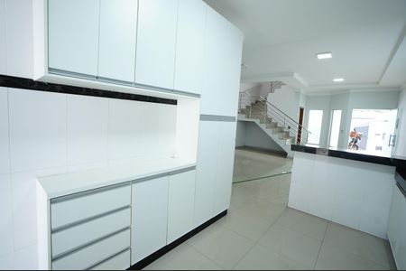 Casa para alugar com 239m², 3 quartos e 4 vagas