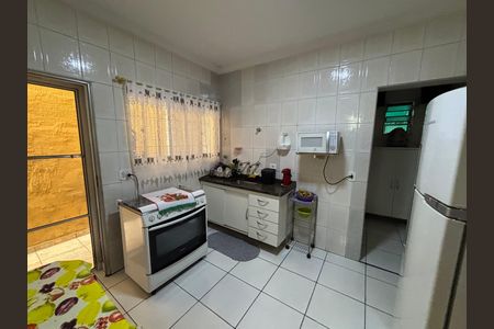 Cozinha - Armários de casa à venda com 2 quartos, 135m² em Vila Sao Francisco (zona Leste), São Paulo