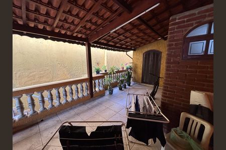Casa à venda com 135m², 2 quartos e 3 vagasQuintal 