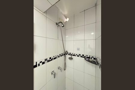 Apartamento para alugar com 65m², 2 quartos e 1 vaga Apartamento para alugar com 65m², 2 quartos e 1 vagaBanheiro social