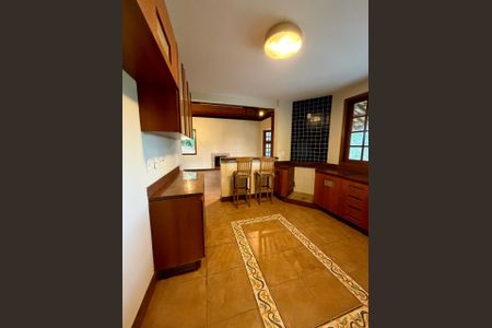 Cozinha de casa de condomínio à venda com 5 quartos, 204m² em Retiro do Chalé, Brumadinho